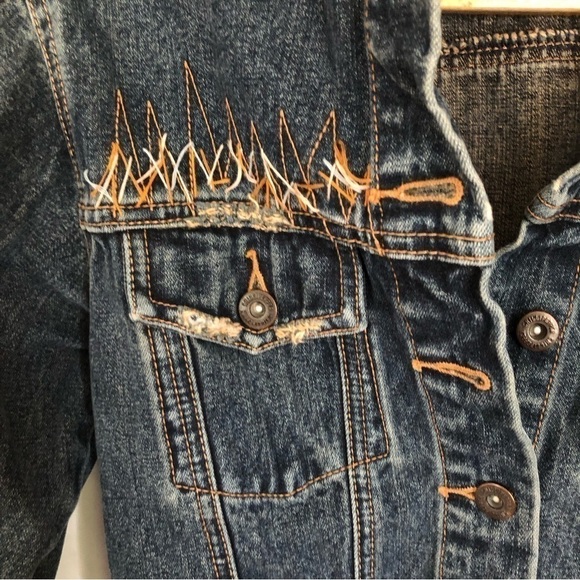 Denim Boho Coastal Cowgirl distressed denim embroidered jean jacket Small - Picture 5 of 12